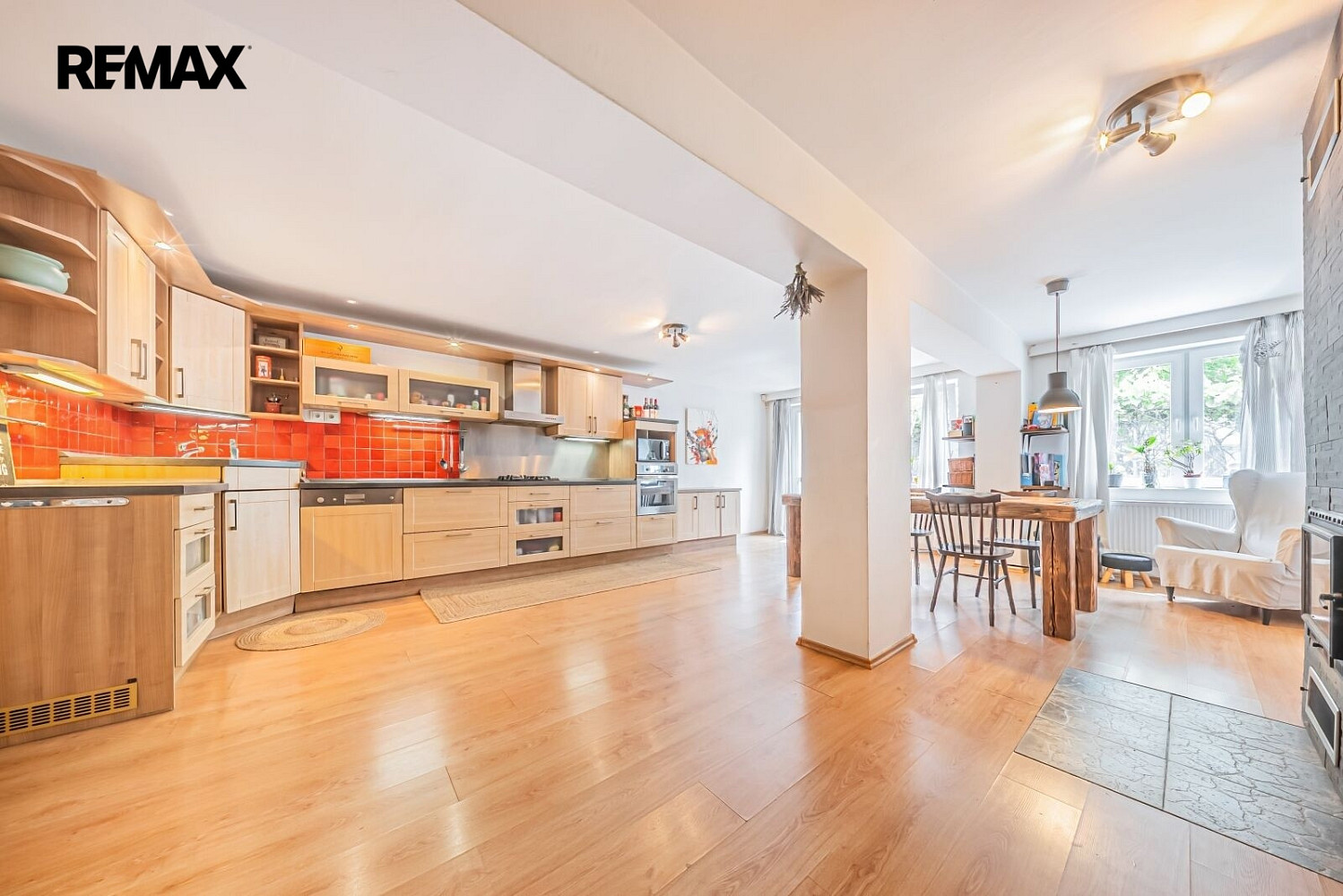 Prodej domu 190 m² s pozemkem 598 m² – fotografie 2