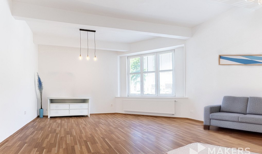 Prodej bytu 1+1 56 m², Praha – náhled fotky 2