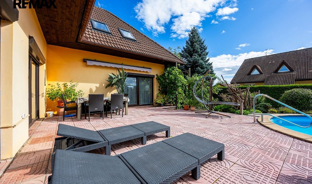 Prodej domu 232 m² s pozemkem 1 207 m², Dolní Břežany – náhled fotky 2
