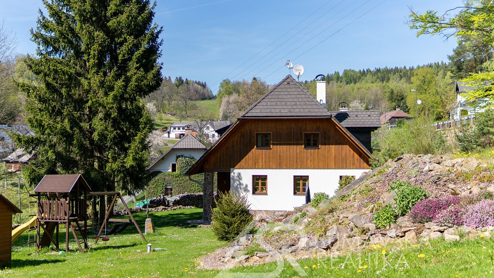 Prodej domu 259 m² s pozemkem 4 093 m²