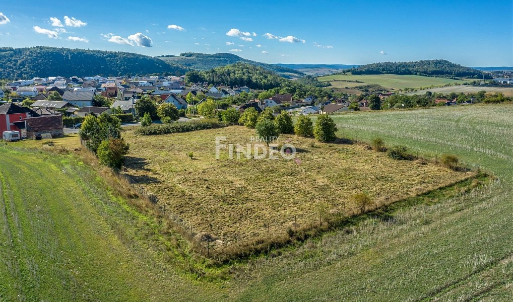 Prodej stavebního pozemku 3 455 m², Králův Dvůr – náhled fotky 3