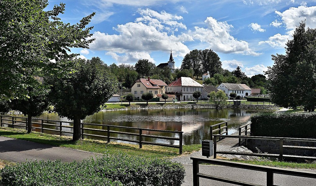 Prodej domu 250 m² s pozemkem 885 m², Milešov – náhled fotky 34