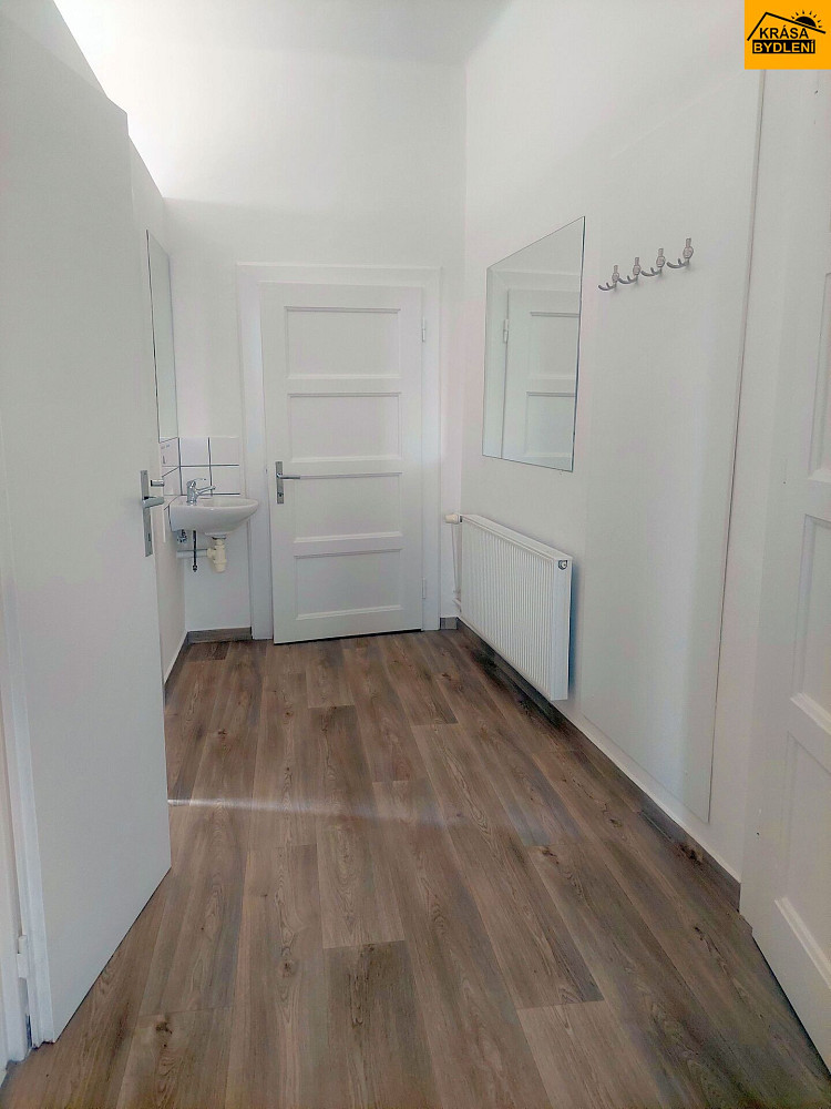 Pronájem kanceláře 75 m² – další