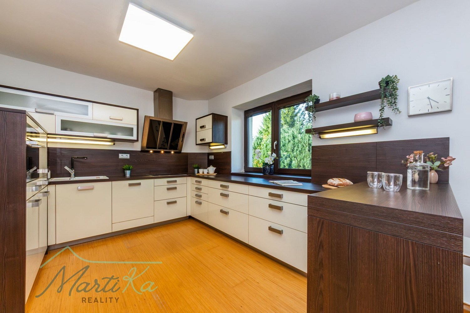 Prodej domu 216 m² s pozemkem 896 m² – fotografie 2