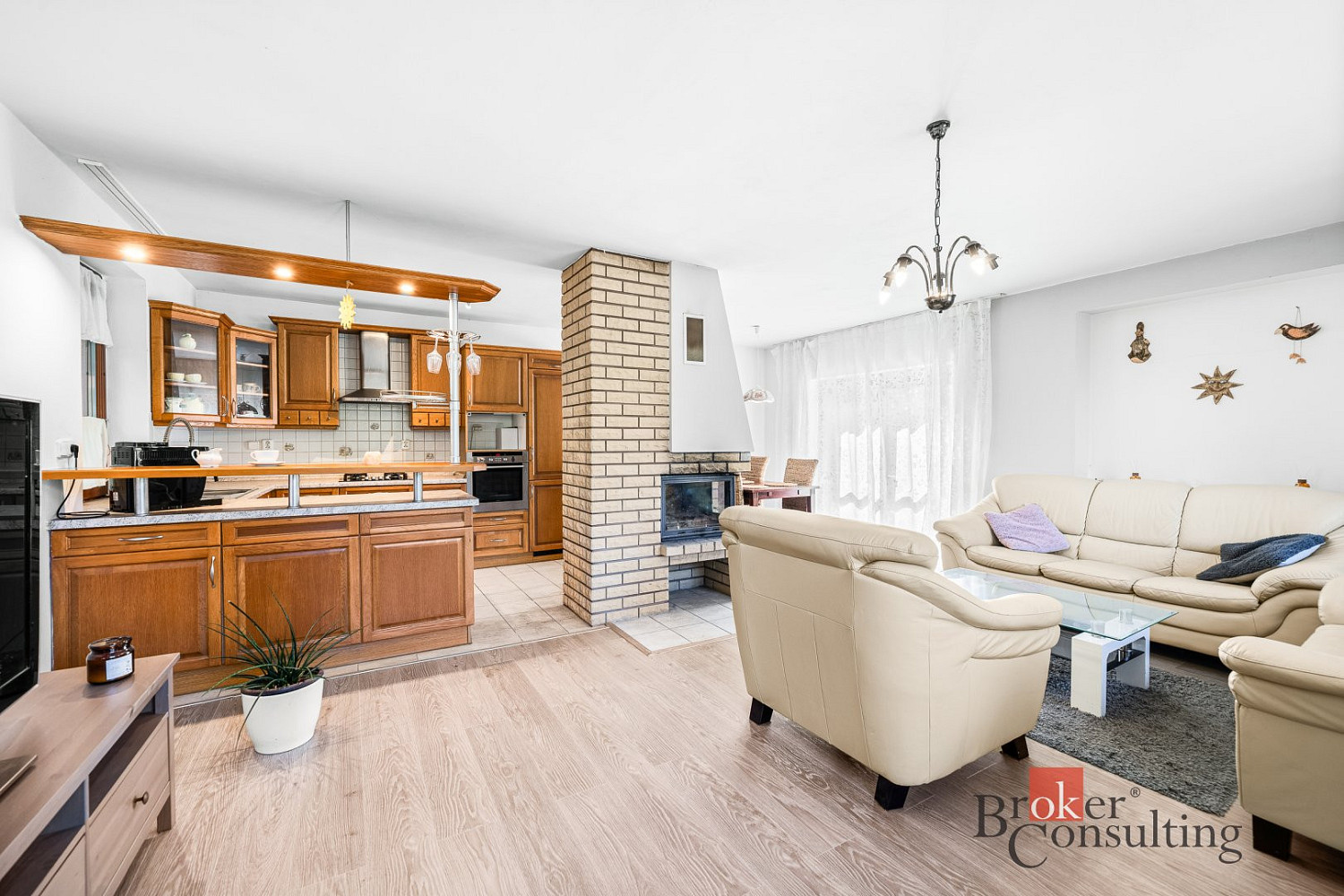 Prodej domu 196 m² s pozemkem 252 m² – fotografie 2