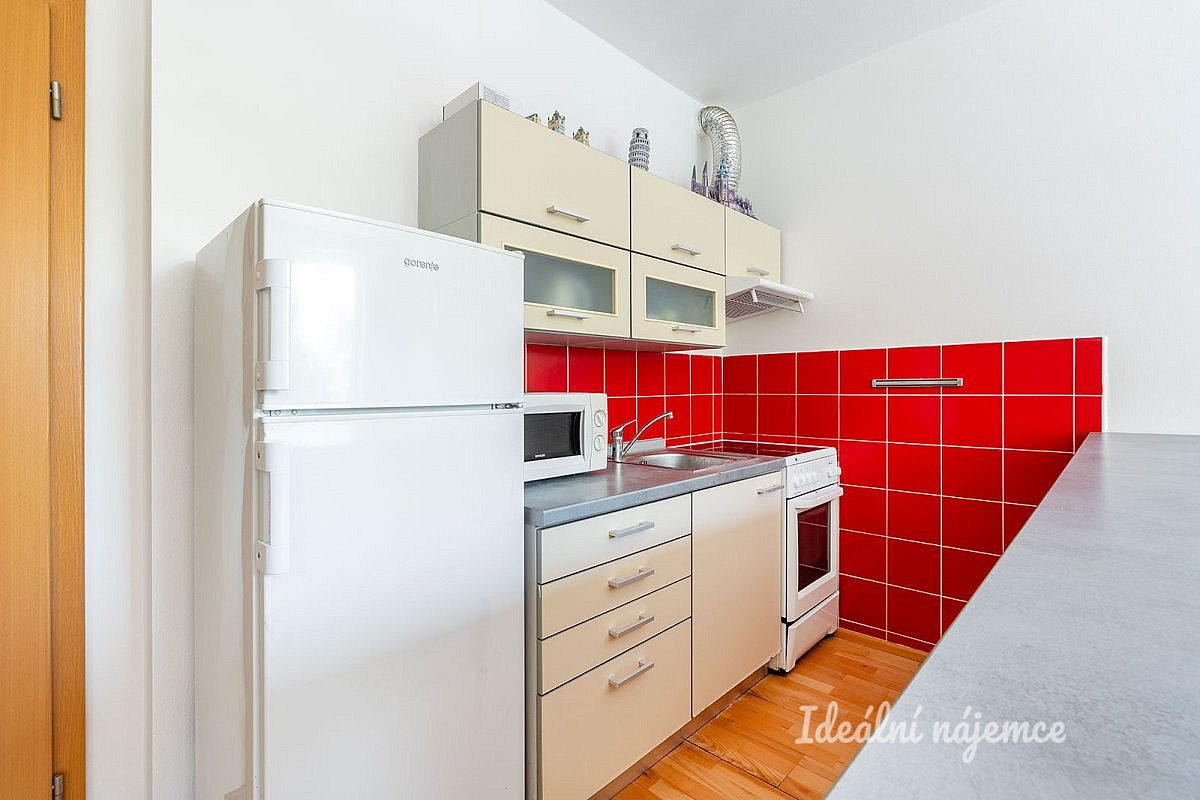 Pronájem bytu 1+kk 32 m² – fotografie 2