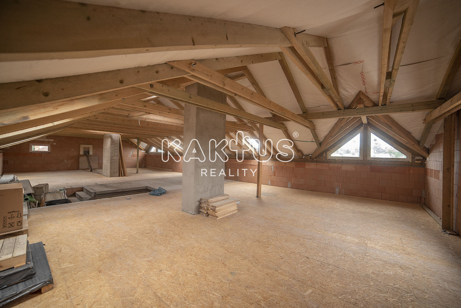 Pronájem komerčního objektu (jiného typu) 180 m² — photo 4