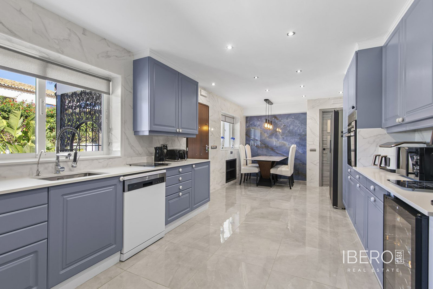 Prodej domu 400 m² s pozemkem 3 230 m² - Més