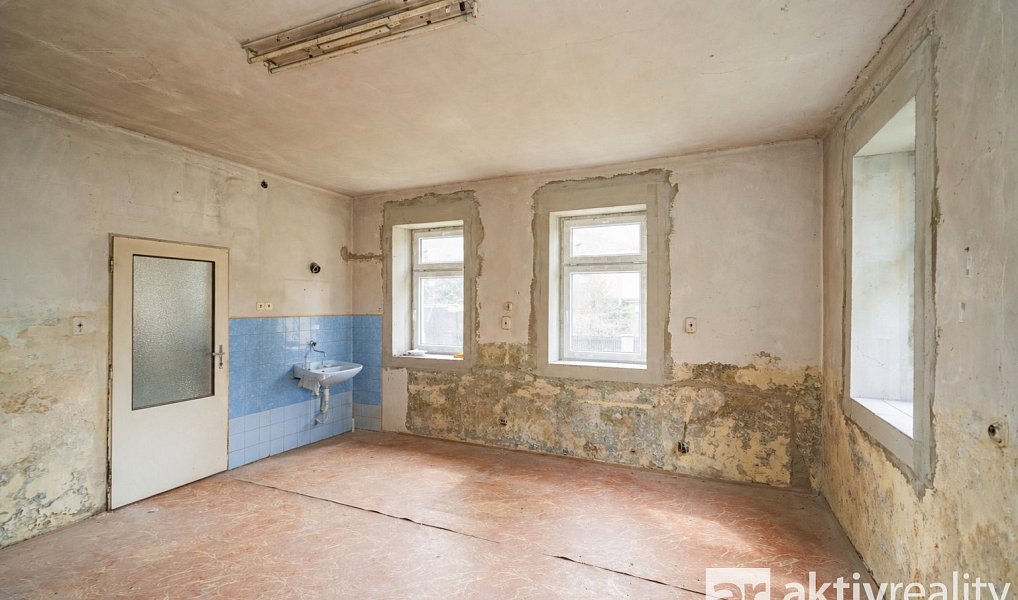 Prodej domu 250 m² s pozemkem 1 005 m², Dolní Zálezly – náhled fotky 33