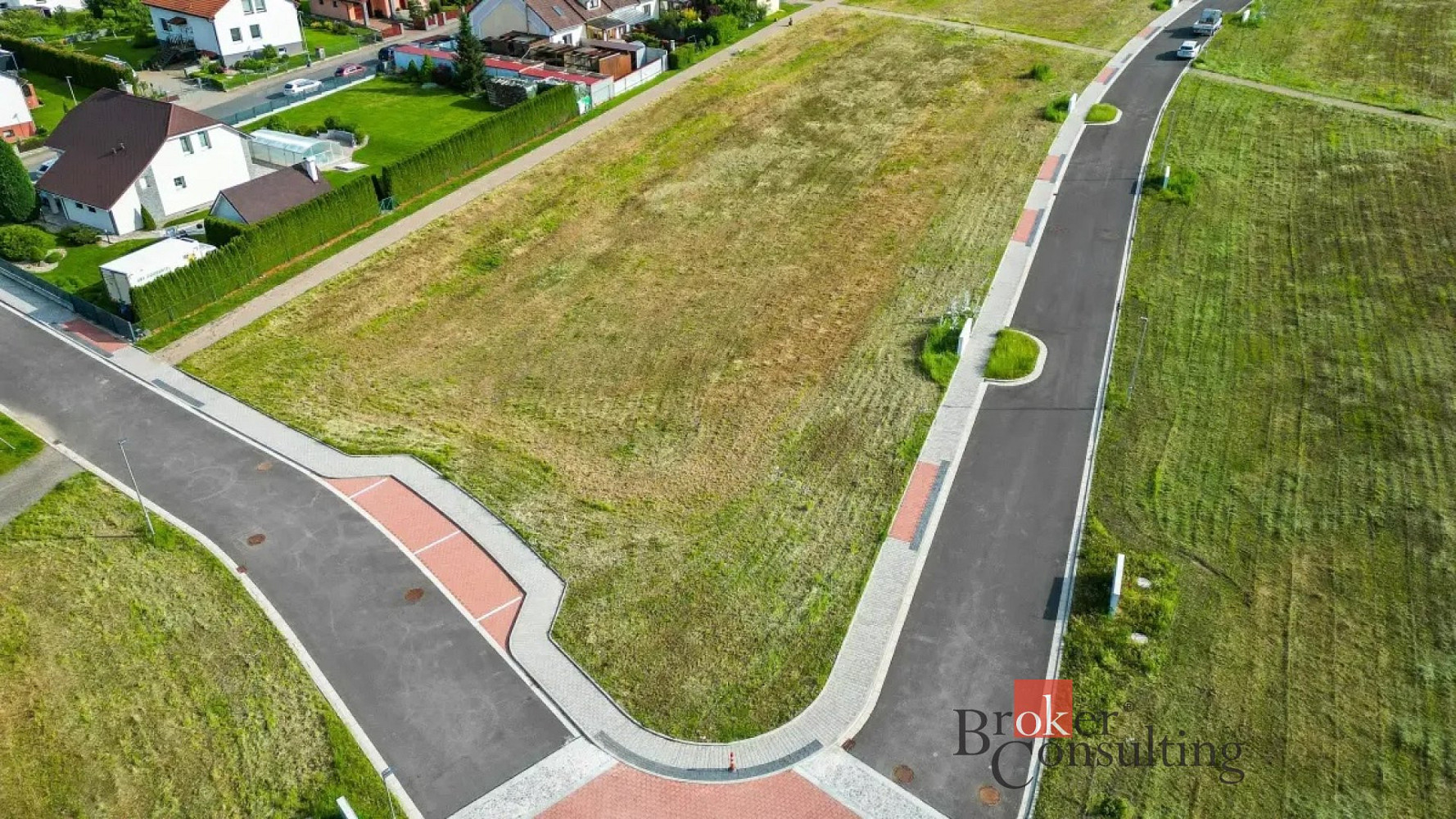 Prodej stavebního pozemku 883 m² – další
