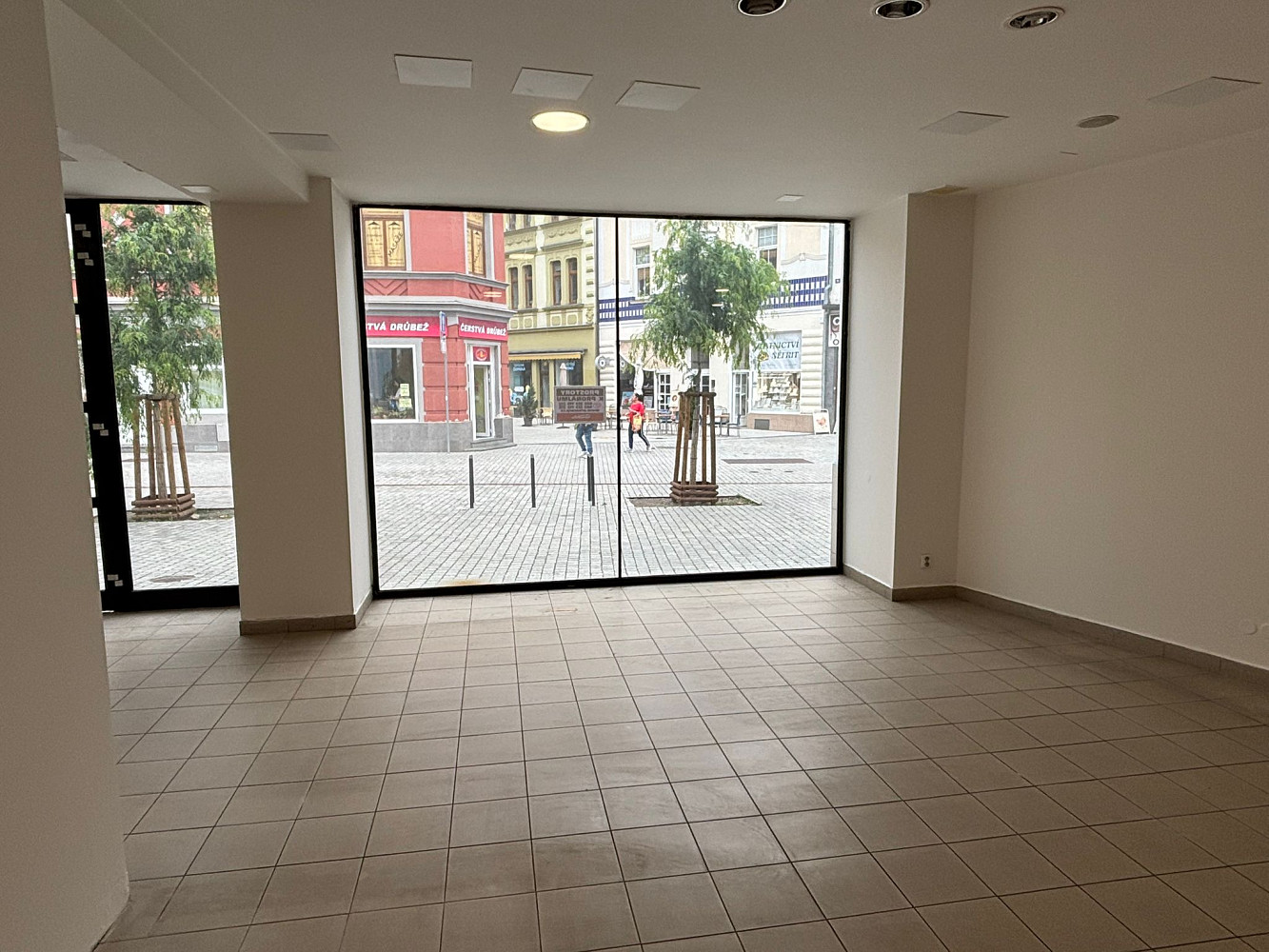 Pronájem obchodních prostor 121 m² – fotografie 4