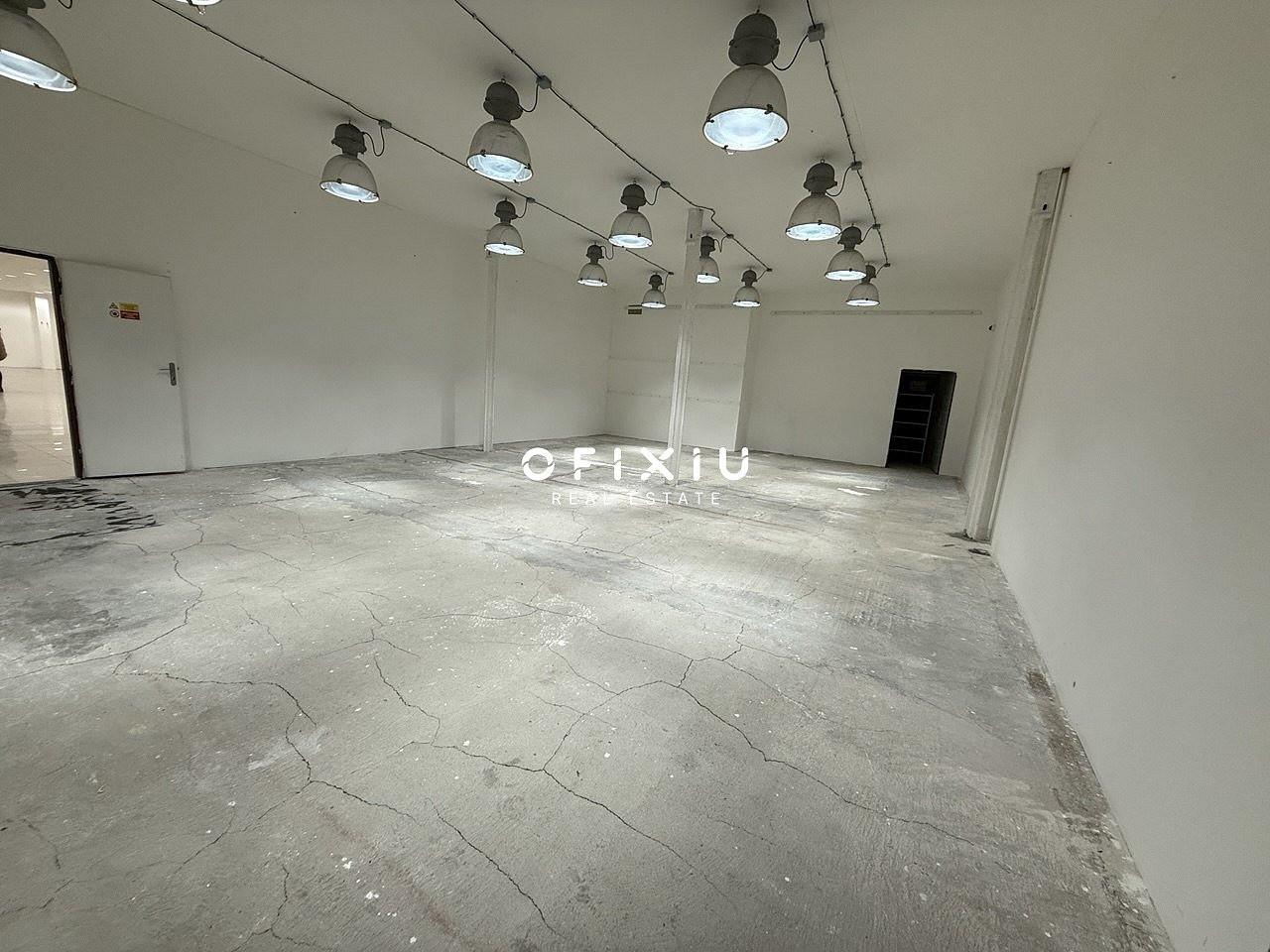 Pronájem obchodních prostor 700 m² – fotografie 3