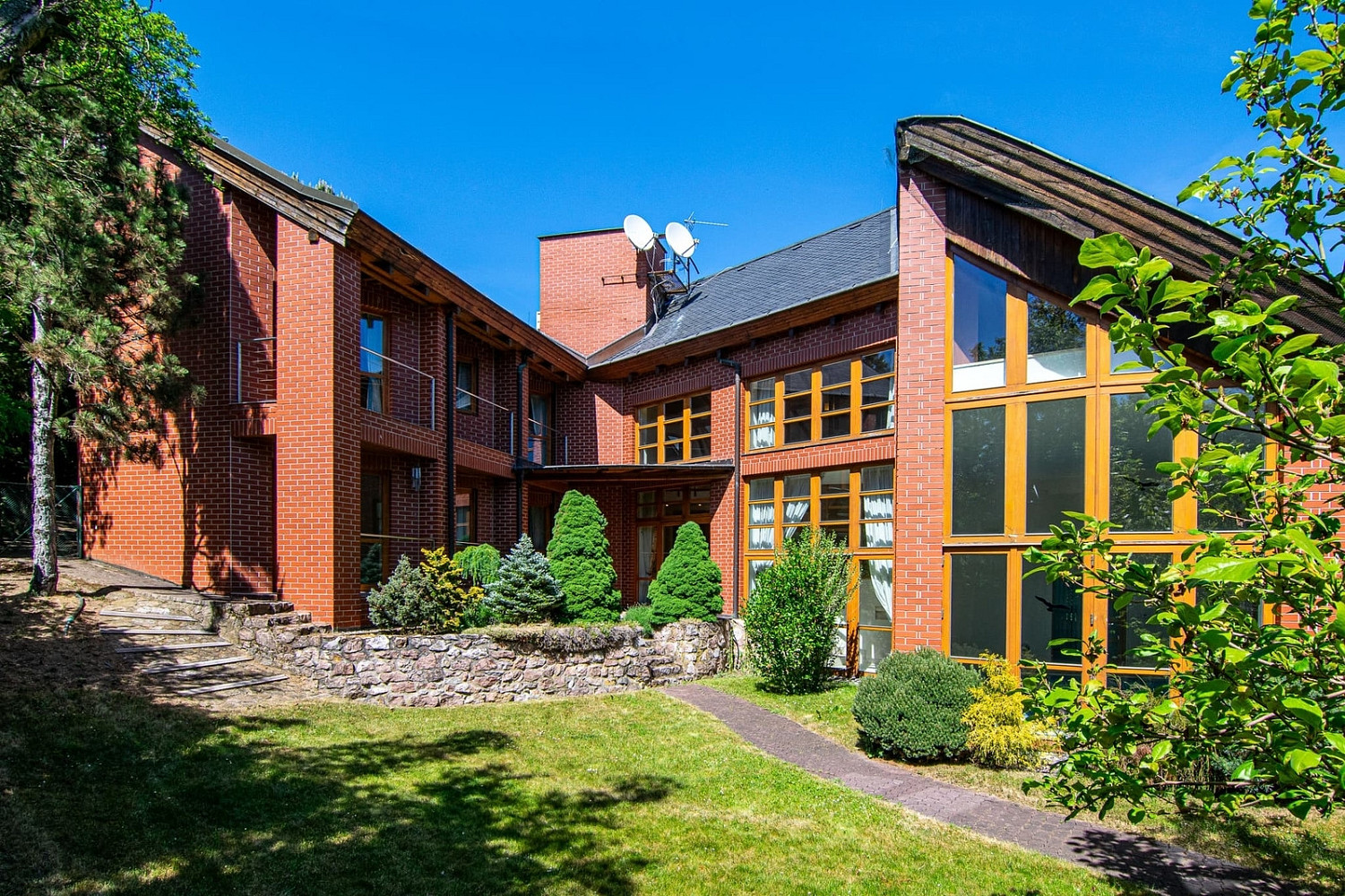 Prodej domu 560 m² s pozemkem 2 497 m²