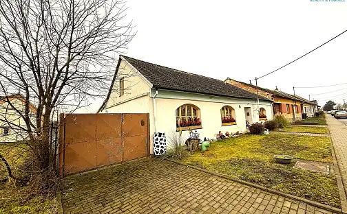 Prodej rodinného domu 250 m2, Hevlín