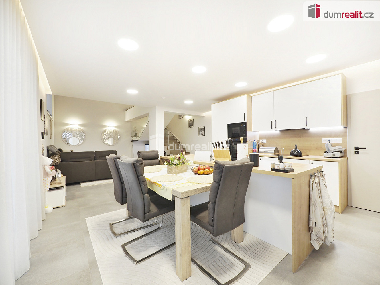 Pronájem domu 210 m² s pozemkem 531 m² — photo 2
