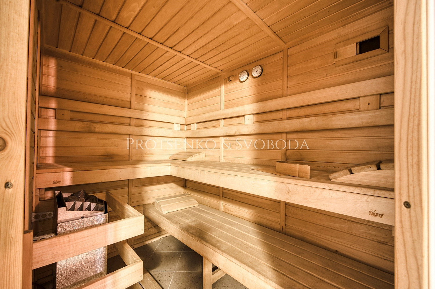 Prodej domu 660 m² s pozemkem 784 m² – pohled 4
