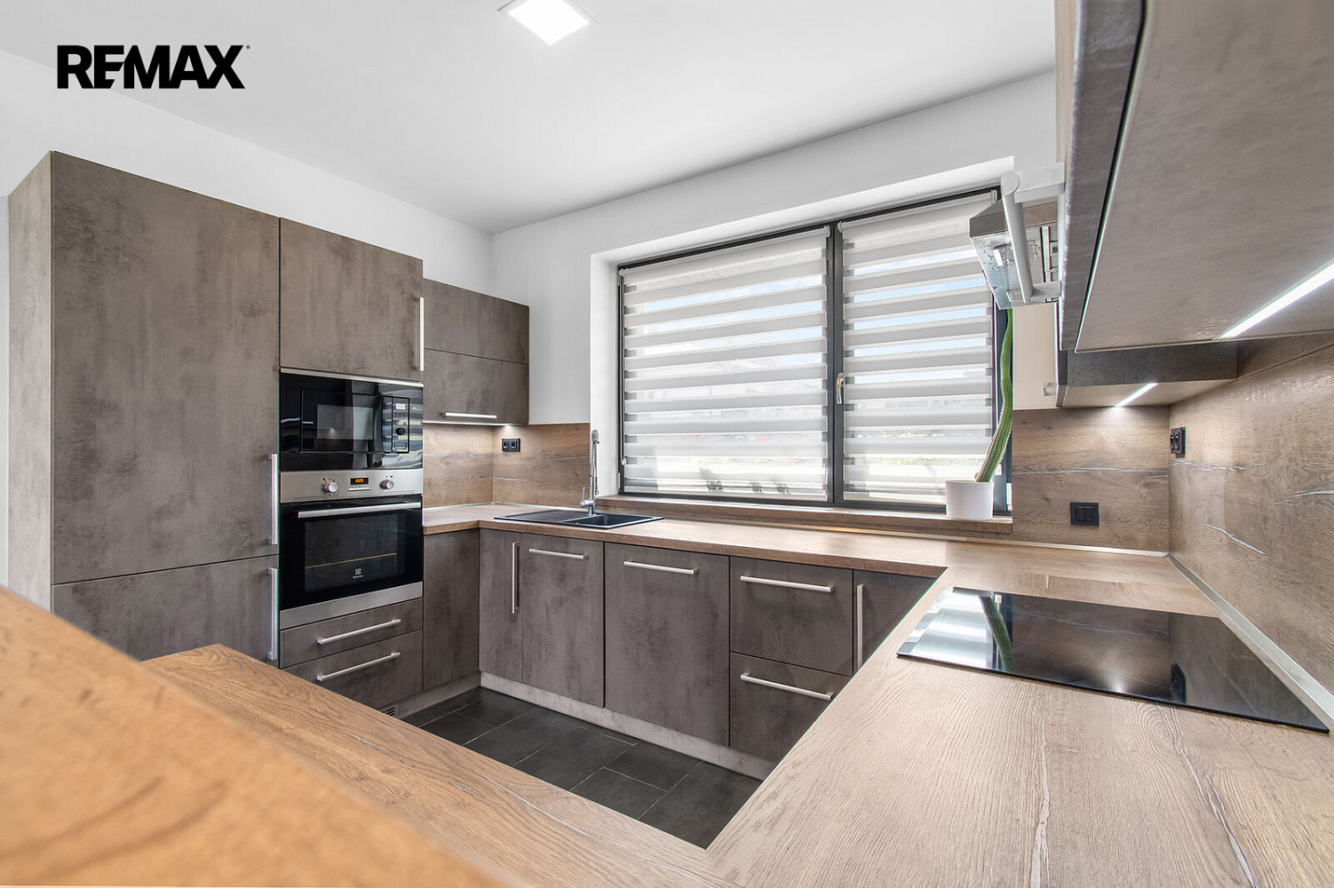 Prodej domu 176 m² s pozemkem 946 m² – fotografie 2