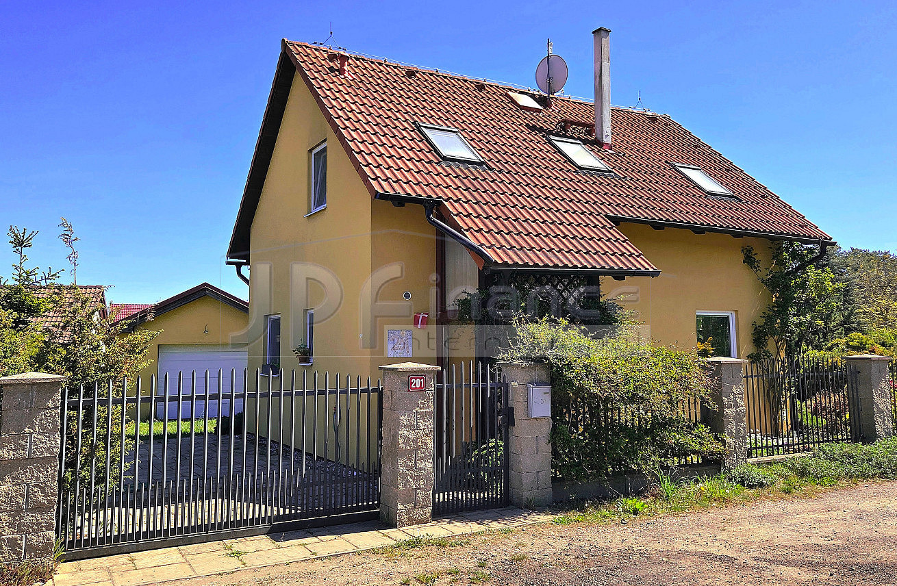 Prodej domu 100 m² s pozemkem 897 m²