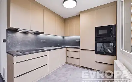 Prodej bytu 3+1 69 m², Hradecká, Hradec Králové - Třebeš