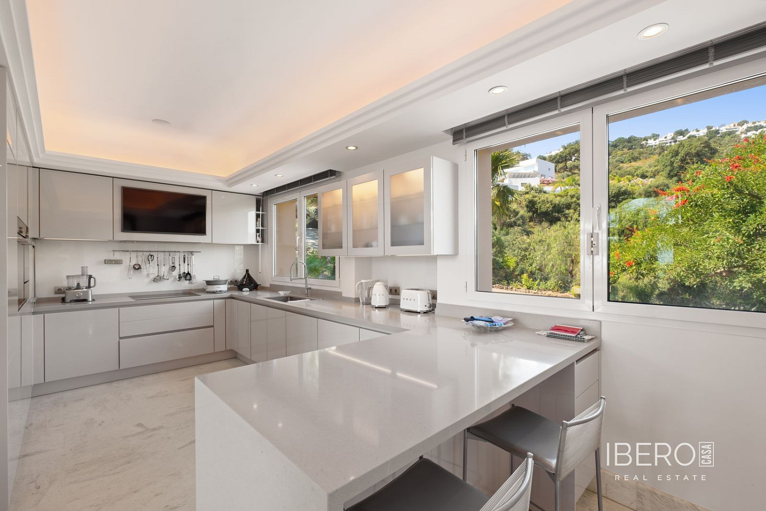 Prodej domu 489 m² s pozemkem 7 793 m² - Més