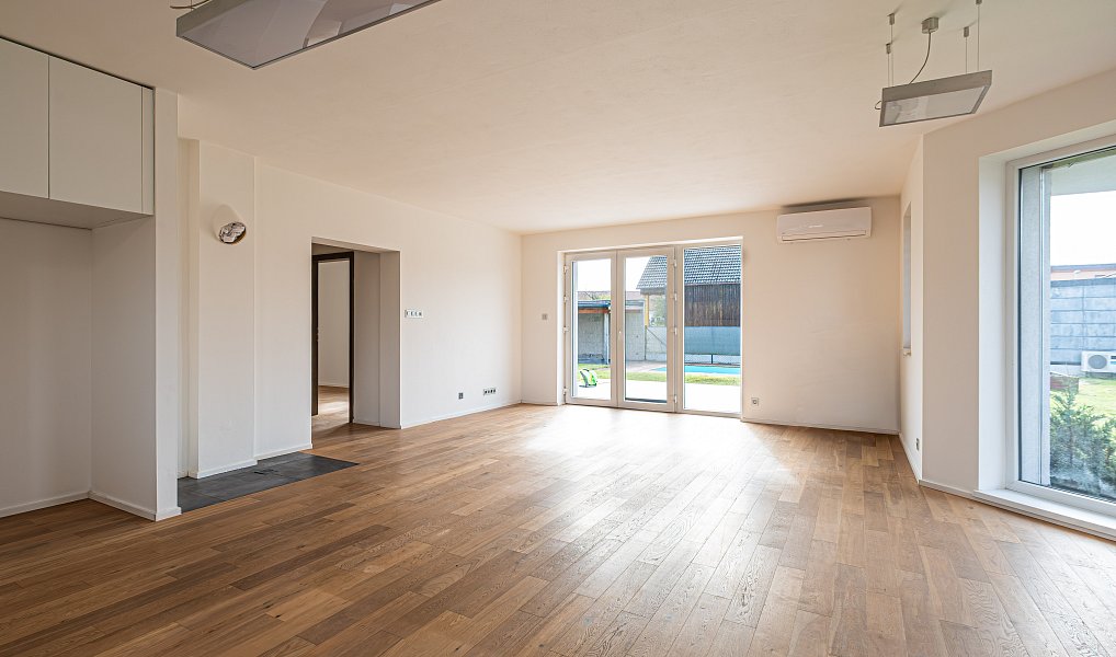 Prodej domu 150 m² s pozemkem 695 m², Staré Jesenčany – náhled fotky 5