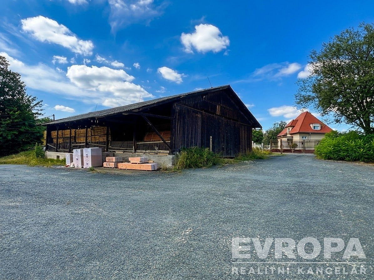 Pronájem skladovacích prostor 378 m²