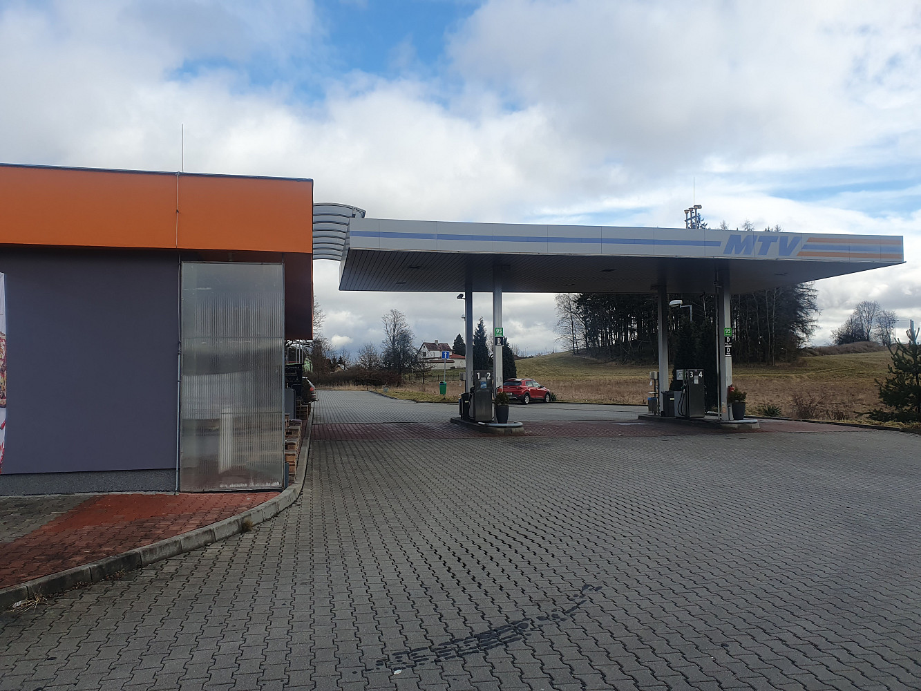 Prodej obchodních prostor 250 m² – fotografie 2