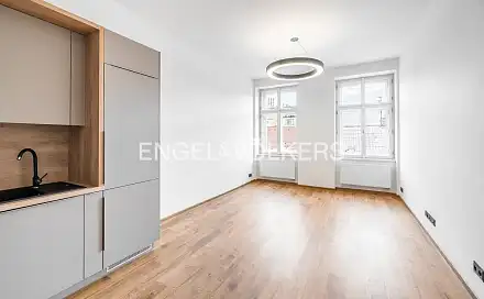Pronájem bytu 1+kk 34 m², Kroftova, Praha 5 - Smíchov