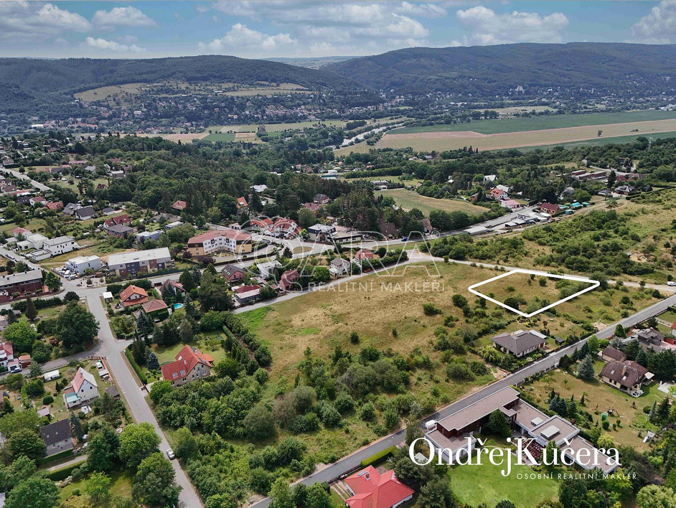 Prodej stavebního pozemku 1 754 m² – fotografie 2