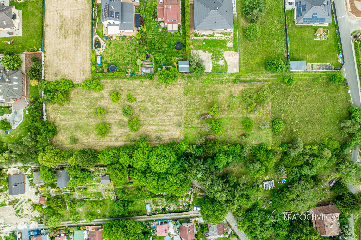 Prodej stavebního pozemku 947 m² – další