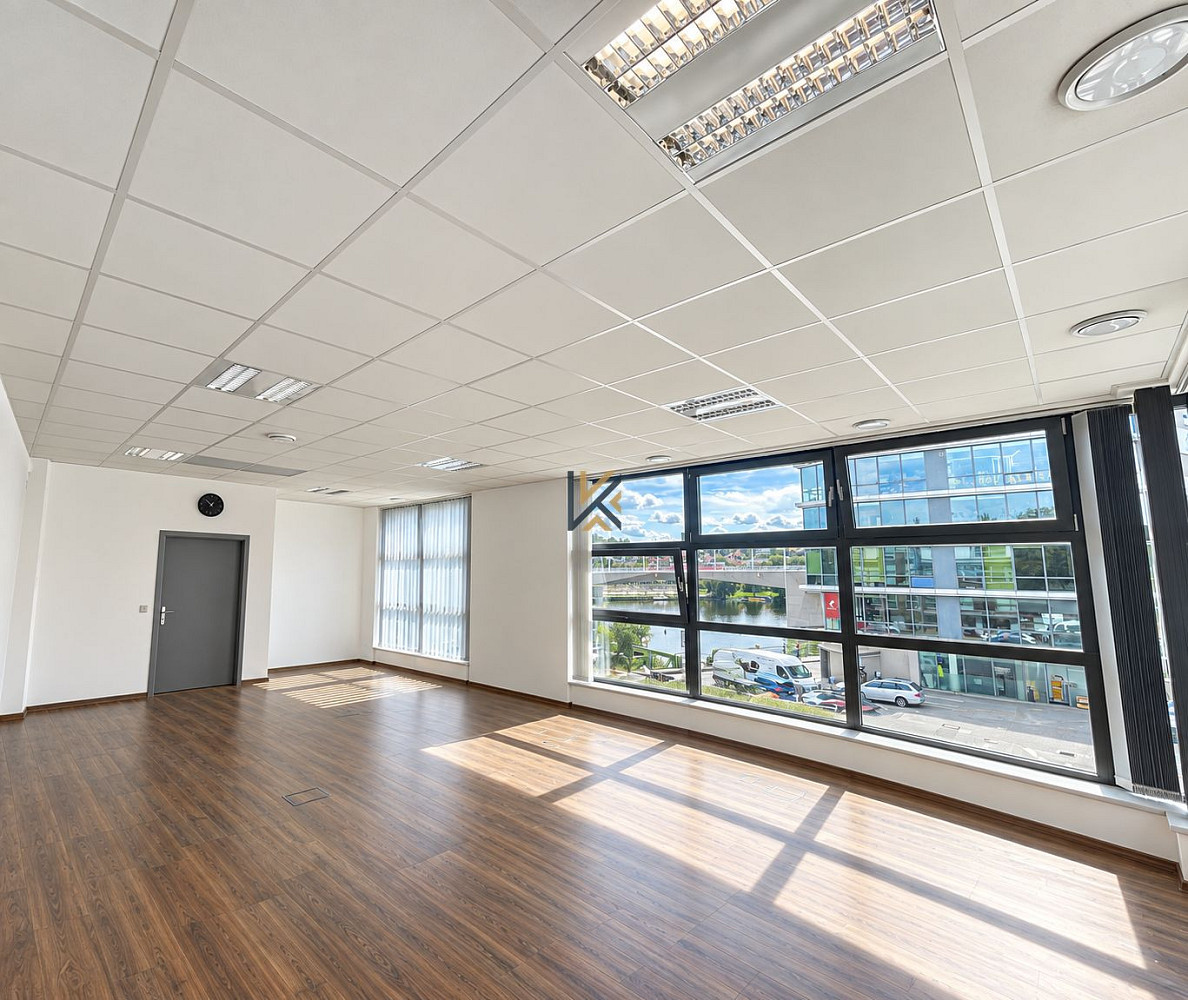 Pronájem kanceláře 52 m² – fotografie 2