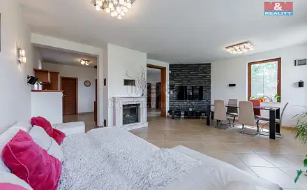 Prodej domu 221 m² s pozemkem 2 382 m², Nová Role - Mezirolí, okres Karlovy Vary