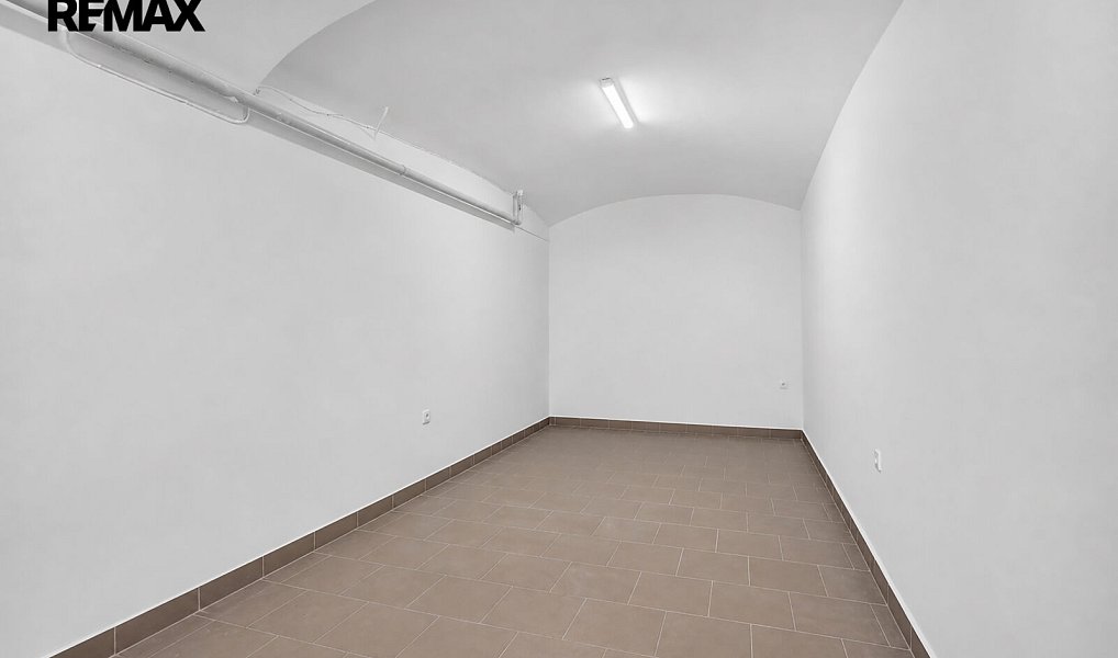 Pronájem obchodních prostor 78 m², Hostinné – náhled fotky 2