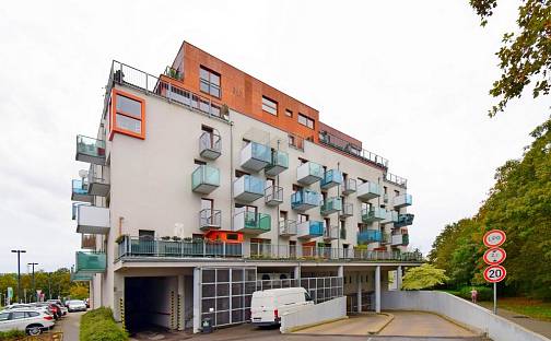 Garážové stání v bytovém komplexu u parku Grébovka, Praha 10 - Vršovice, Vršovická, Praha 10 - Vršovice