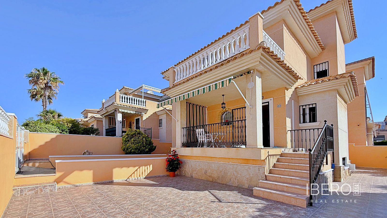 Prodej domu 198 m² s pozemkem 303 m²
