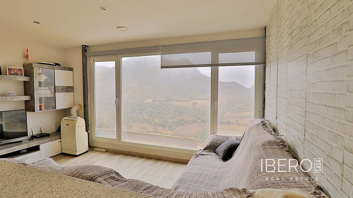 Prodej domu 239 m² s pozemkem 37 000 m²