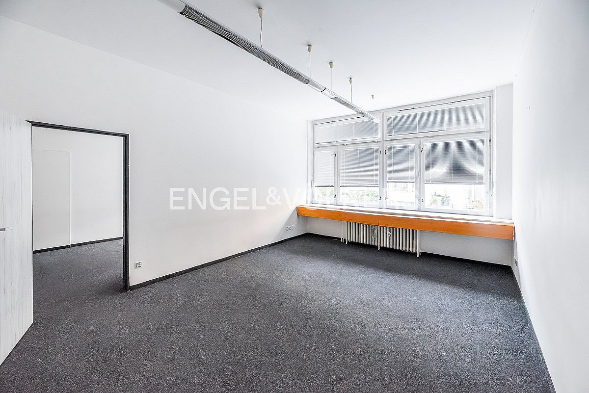 Pronájem kanceláře 40 m² – fotografie 3