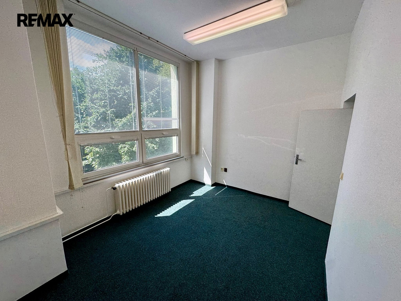 Pronájem kanceláře 33 m² – fotografie 2