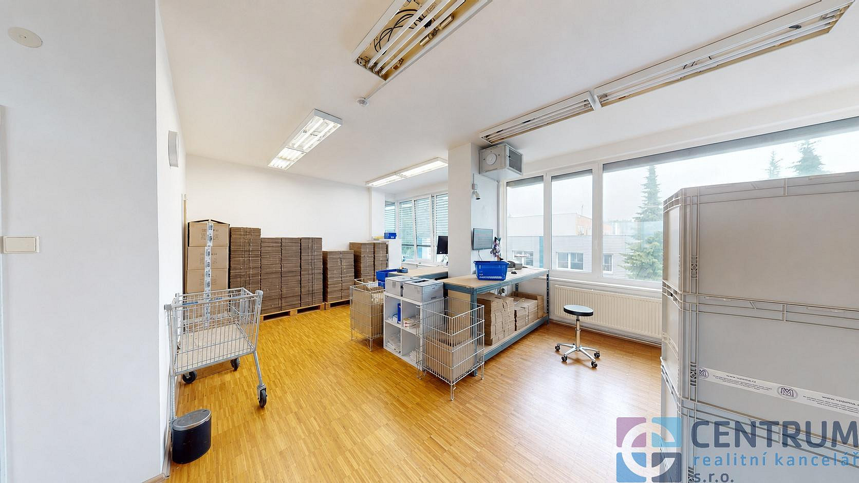 Pronájem kanceláře 390 m² – pohled 4