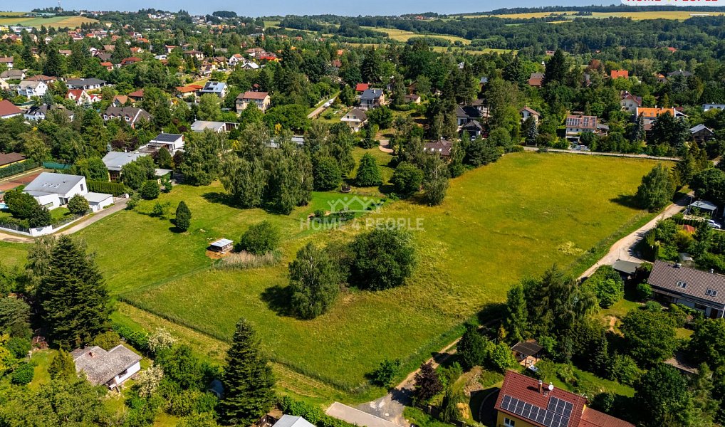 Prodej stavebního pozemku 2 466 m², Kamenice – náhled fotky 2