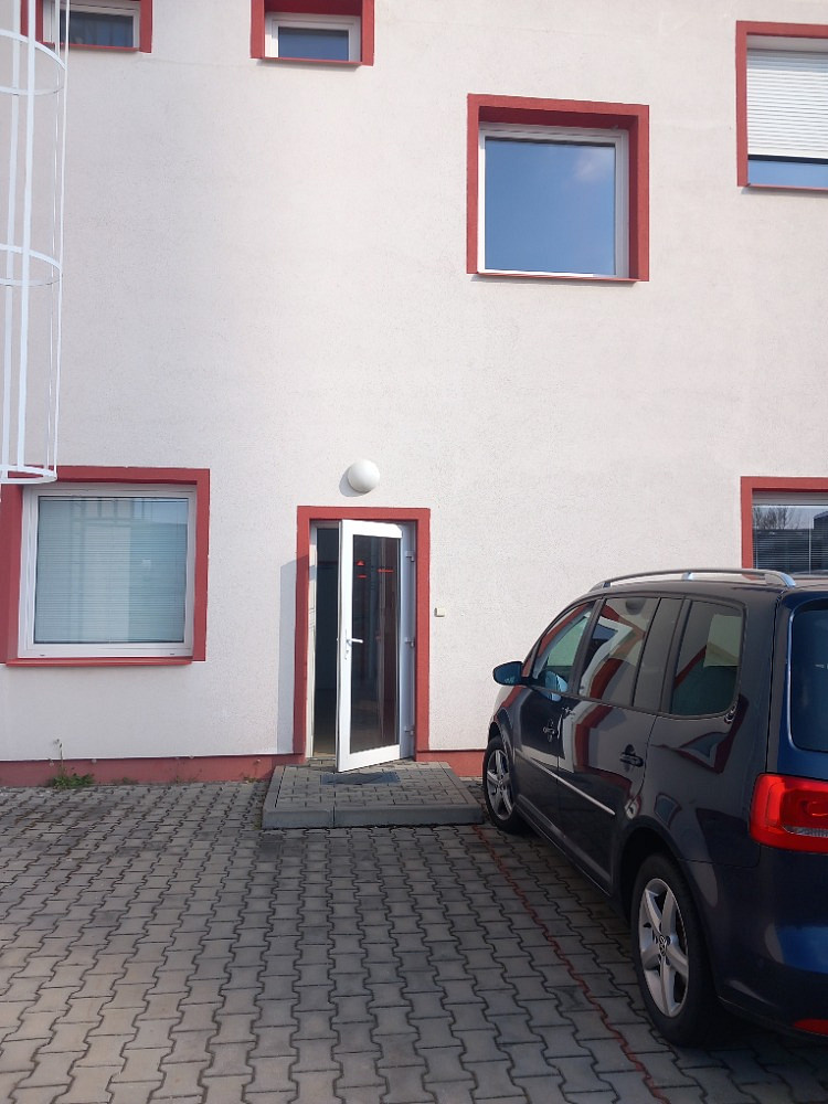 Pronájem kanceláře 350 m² – fotografie 3