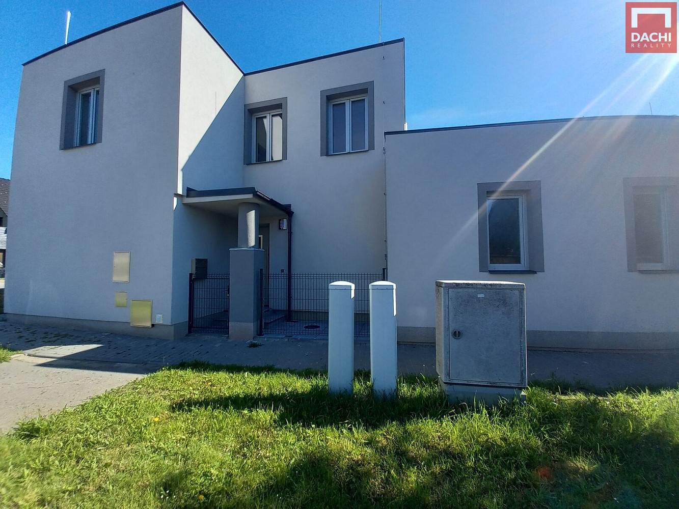 Prodej domu 174 m² s pozemkem 235 m² – fotografie 2