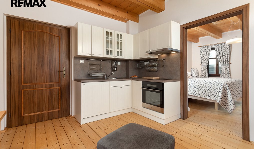 Prodej ubytovacího objektu 470 m², Závada – náhled fotky 15