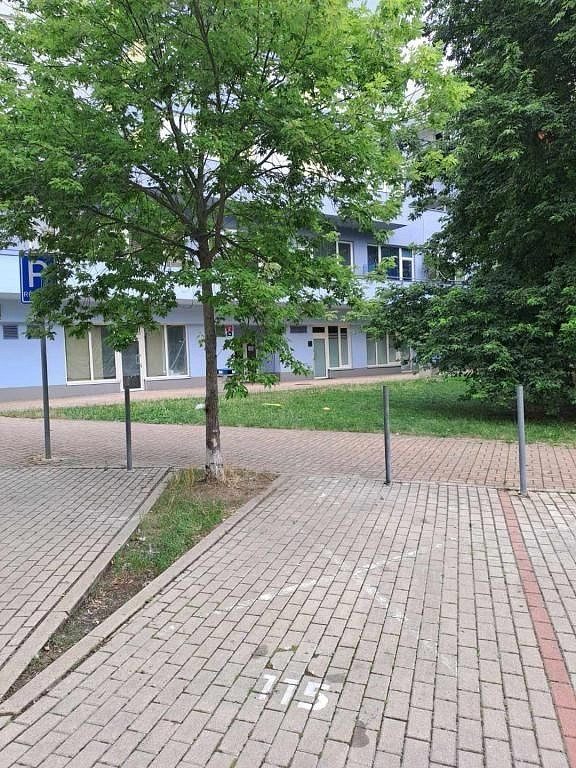 Parkovací stání (venkovní) praha 5 motol, ul. kudrnova pronájem — photo 3