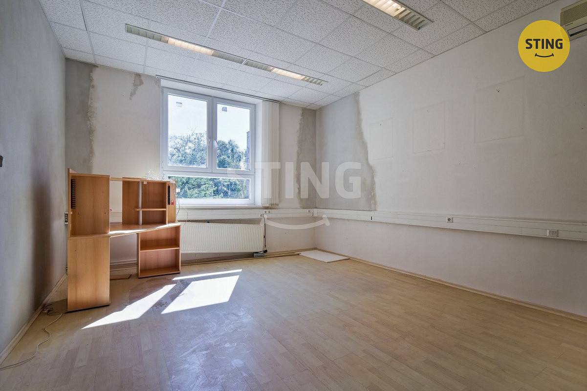 Pronájem kanceláře 150 m² – fotografie 2