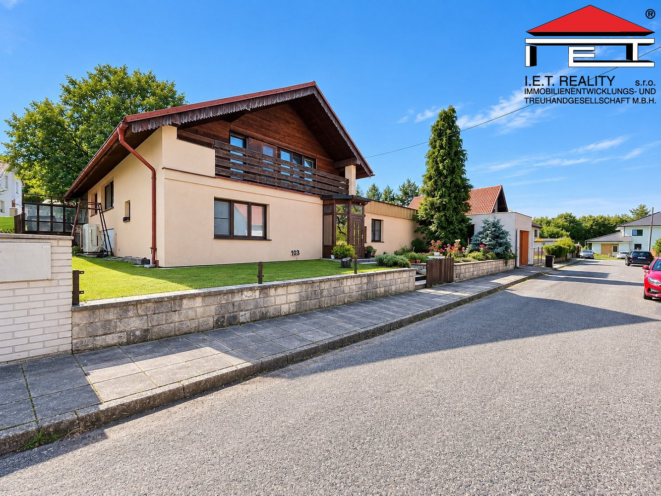 Prodej domu 250 m² s pozemkem 1 200 m²