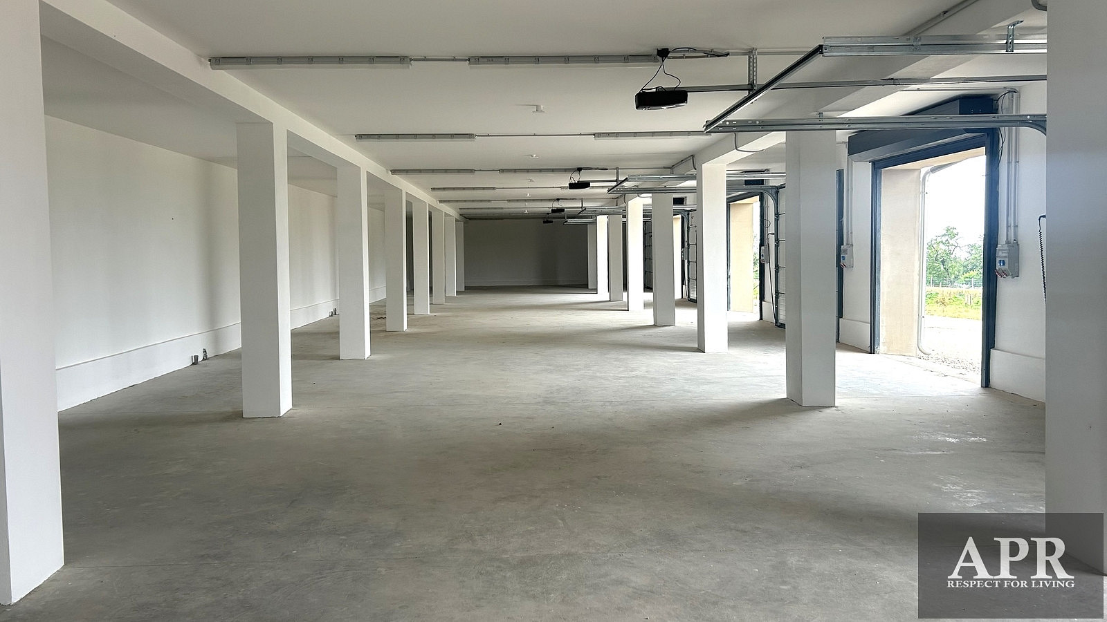 Pronájem garážových boxů újezdec u osvětiman — photo 2