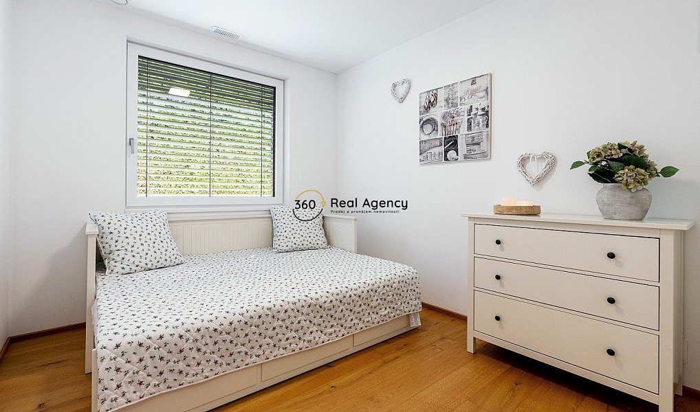 Prodej domu 214 m² s pozemkem 1 240 m², Trnová – náhled fotky 11