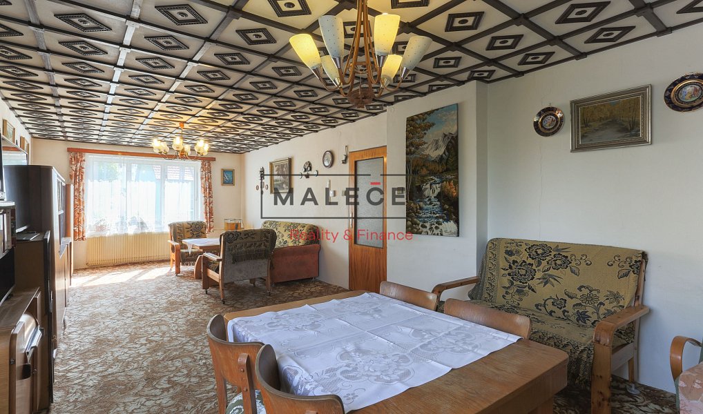 Prodej domu 325 m² s pozemkem 671 m², Nové Strašecí – náhled fotky 13