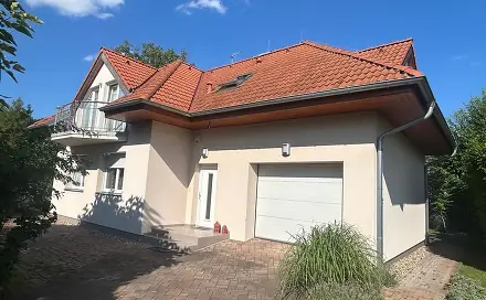 Pronájem domu 200 m² s pozemkem 683 m², V pěšinkách, Praha 8 - Březiněves